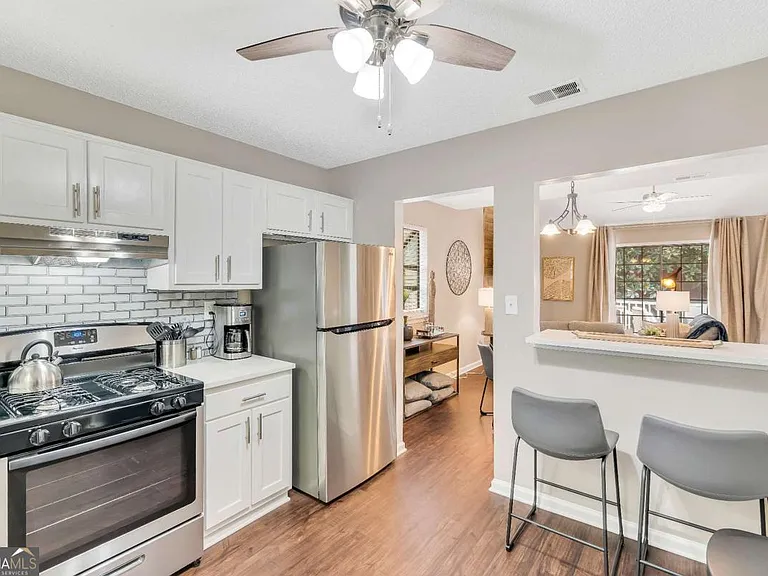 1114 Falling Water Dr SE — Photo 10