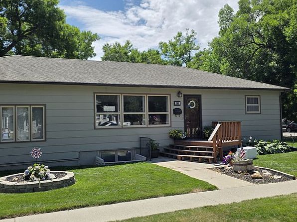 306 E 4th St