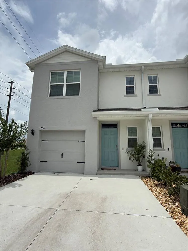 3 bed, 2.5 bath, 1488 sqft, $1,950 — Photo 1