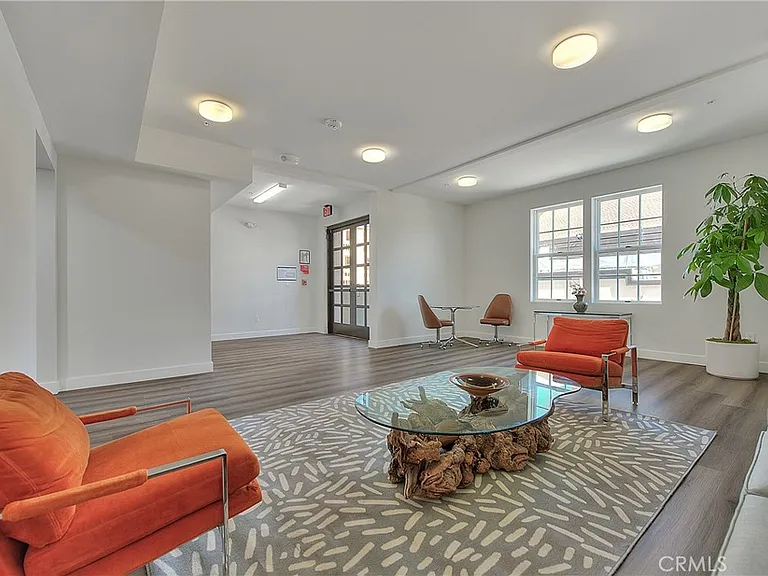 501 W Foothill Blvd #300 — Photo 5