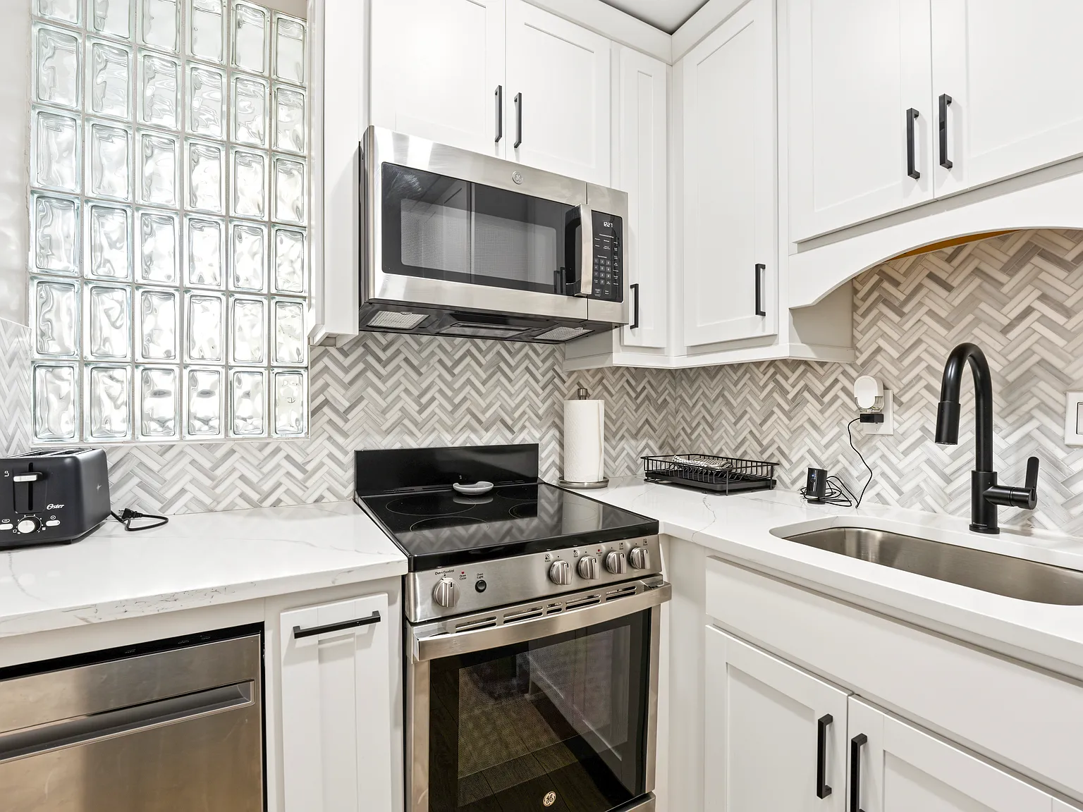 Studio, 350 sqft, $2,000 — Photo 4