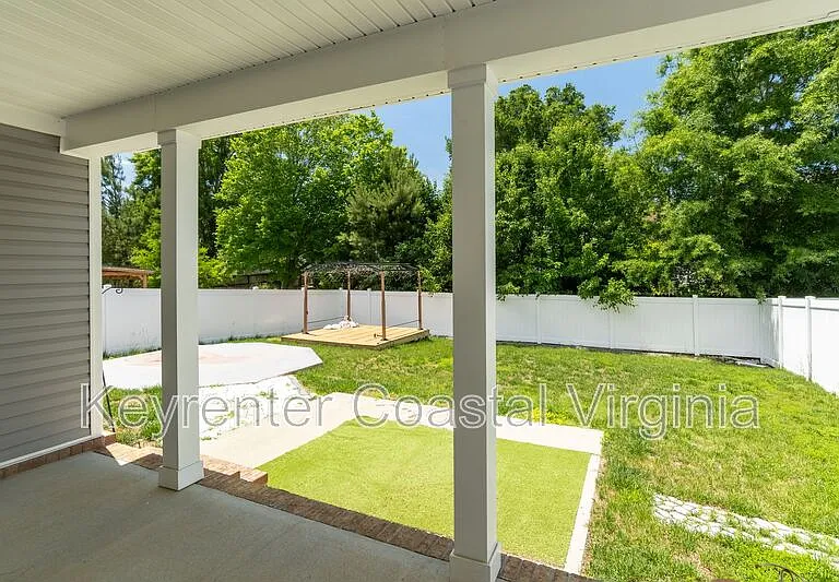 1415 Waltham Ln — Photo 23