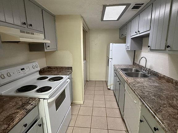 2nd image of 8220A Governor Dr