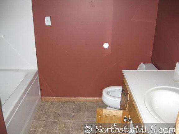 3rd image of 105 6 1/2 Avenue NE