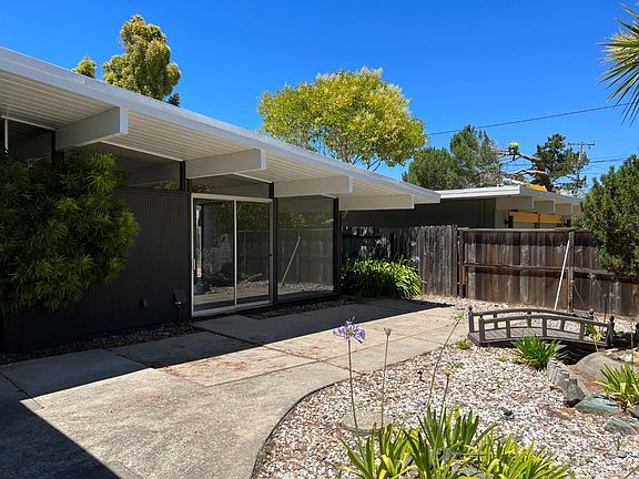 2nd image of 15 Lundys Ln