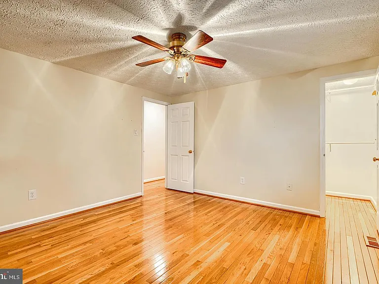8908 Golden Tree Ln — Photo 13