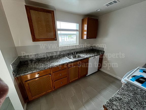 4th image of 2206 Buena Vista Ave