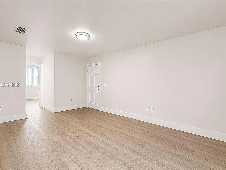 1670 W 42nd St #1672 — Photo 7