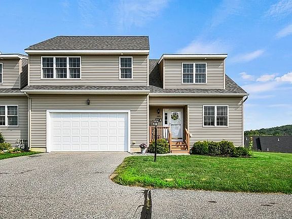 3rd image of 148 Ariel Cir