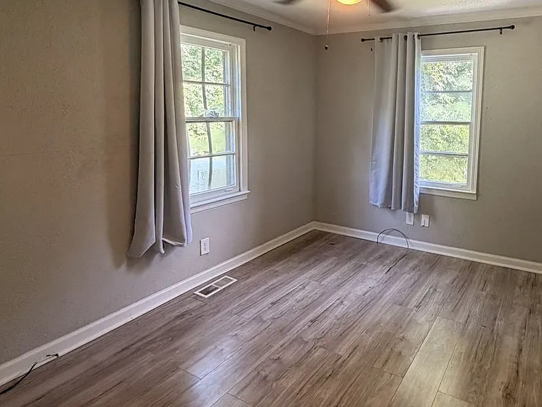 1202 Cline Ave #B — Photo 9