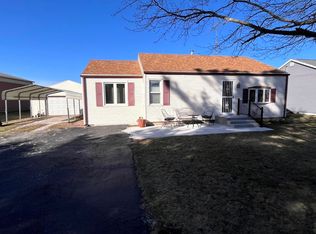7383 E Chiniquy St, Saint Anne, IL 60964