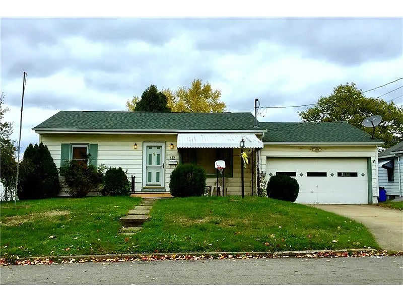 432 Oak St photo 1