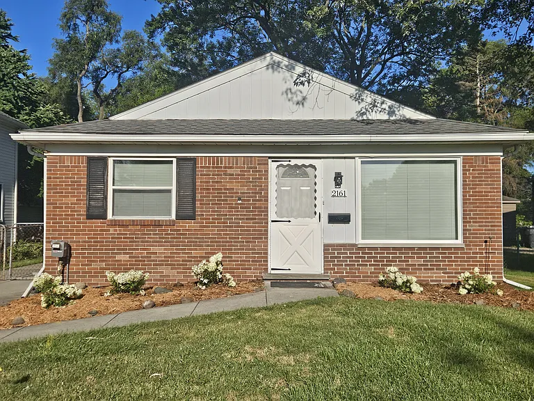 2161 Bacon Ave — Photo 1