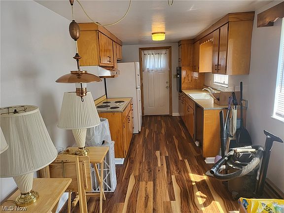 3rd image of 648 Rose Ln