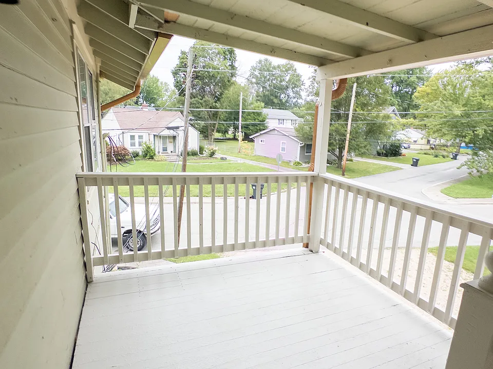 Balcony/porch/separate entrance