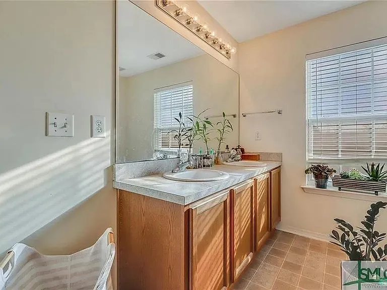 137 Fairgreen St — Photo 5