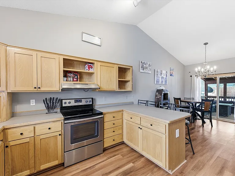701 E Beaver St — Photo 3