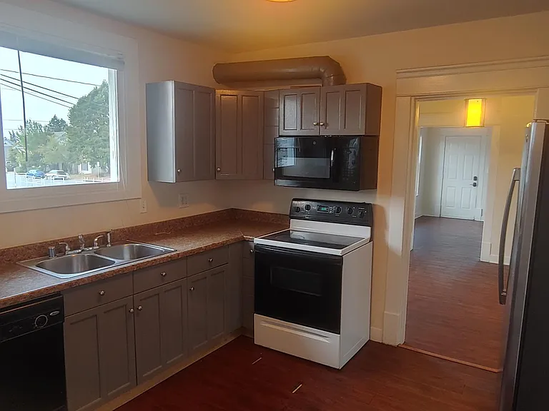 2502 Rockefeller Ave — Photo 10
