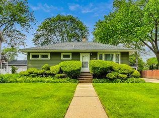 2124 Nimitz Dr, Des Plaines, IL 60018