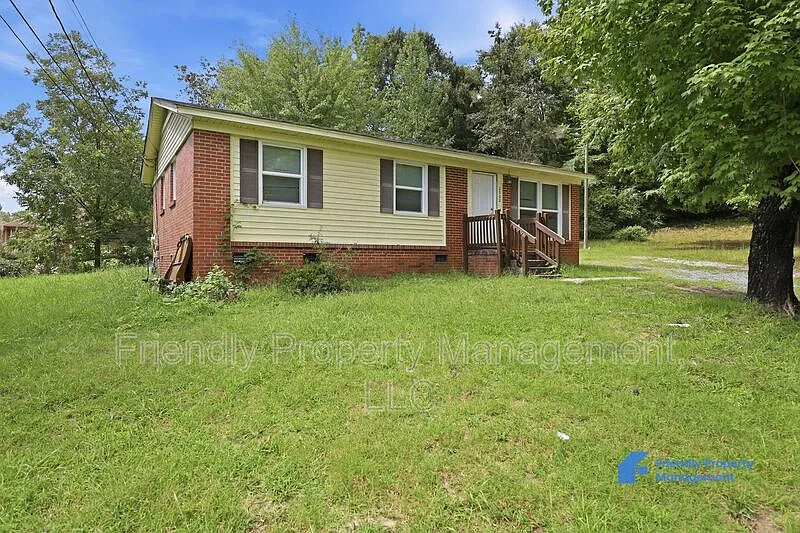 3 bed, 1.0 bath, 1053 sqft, $1,345 — Photo 3