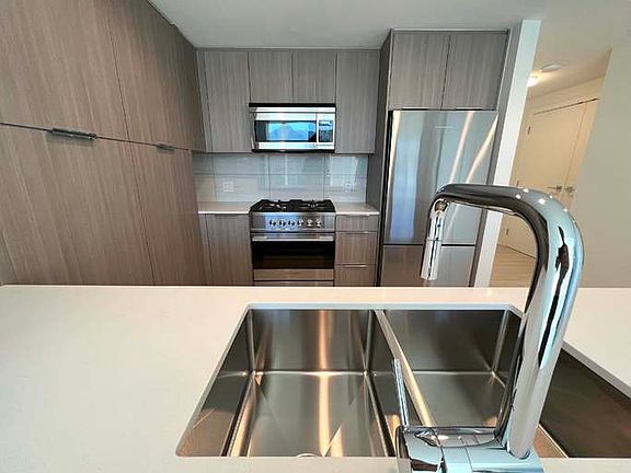 3rd image of 1401 Hunter St #Townhouse