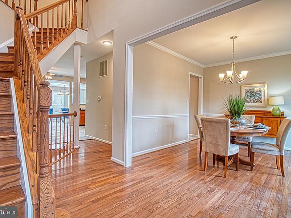 5th image of 735 Old Hunt Way
