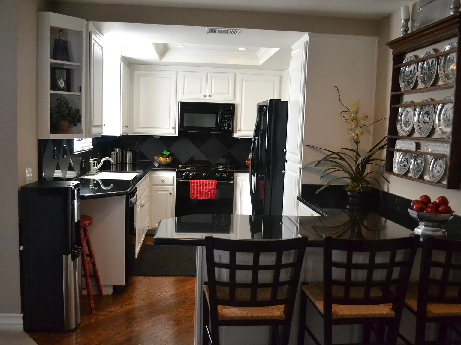 2 bed, 870 sqft, $2,500 — Photo 2