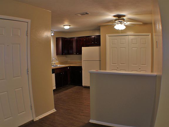 5th image of 2717 Sprucewood St Unit B