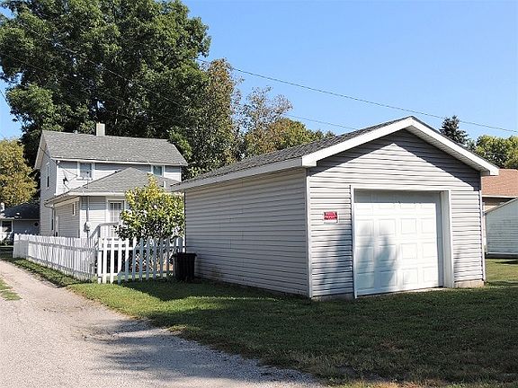 4th image of 325 Sterling St