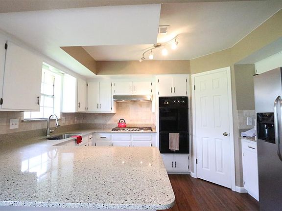 5th image of 120 Bluebonnet Dr
