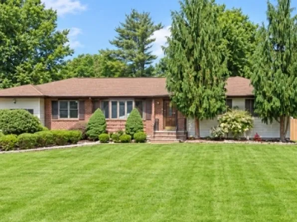 77 Schwinn Dr, Clark Twp., NJ 07066