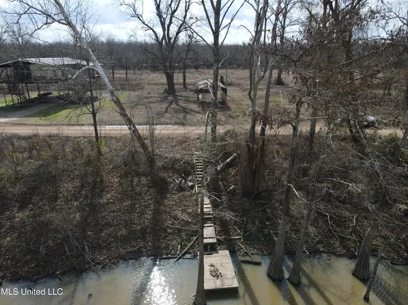 5700 Lake Mary Rd, Woodville, MS 39669