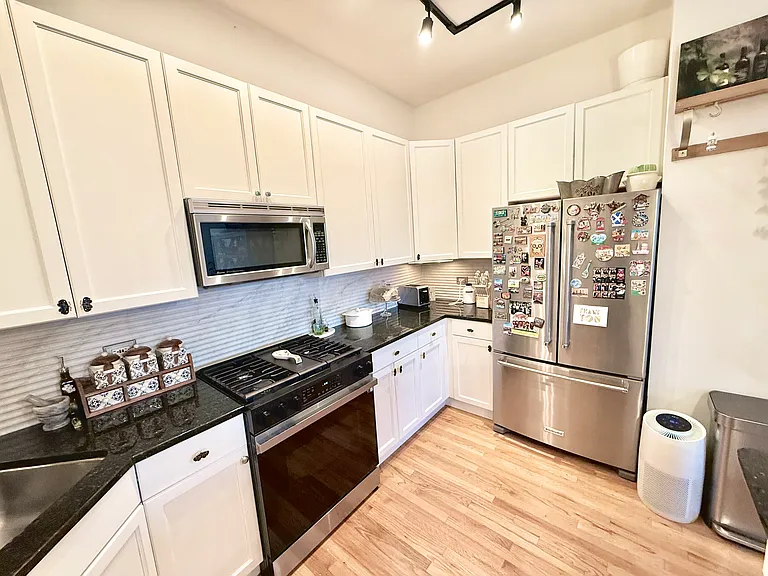 2136 W Monroe St #404 — Photo 9
