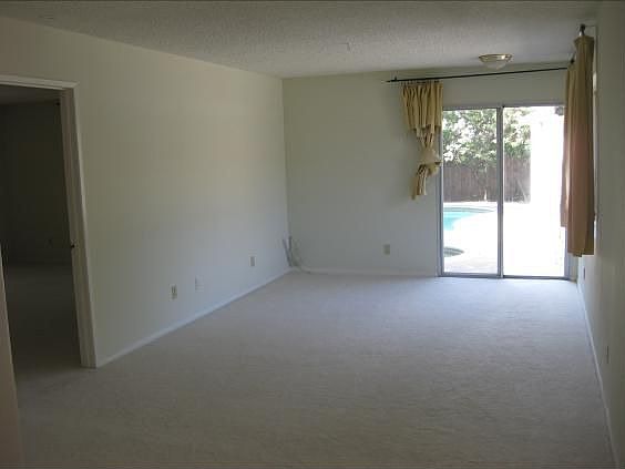 5th image of 7033 N Vista St