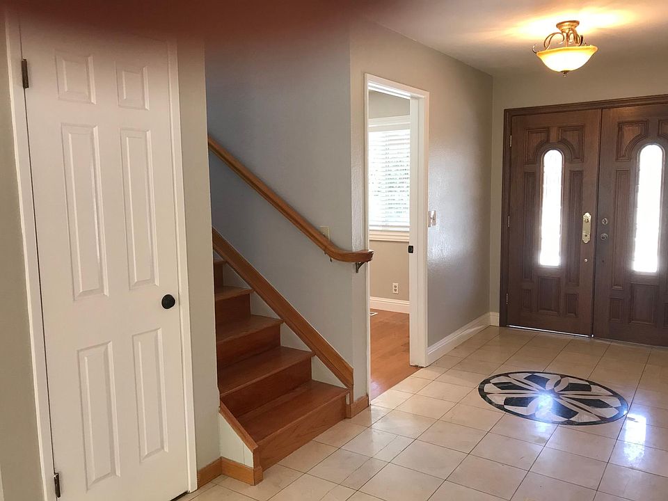 1st image of 122 Sweetberry Ct