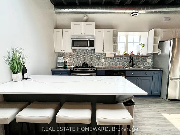 1233 Dundas St E — Photo 13