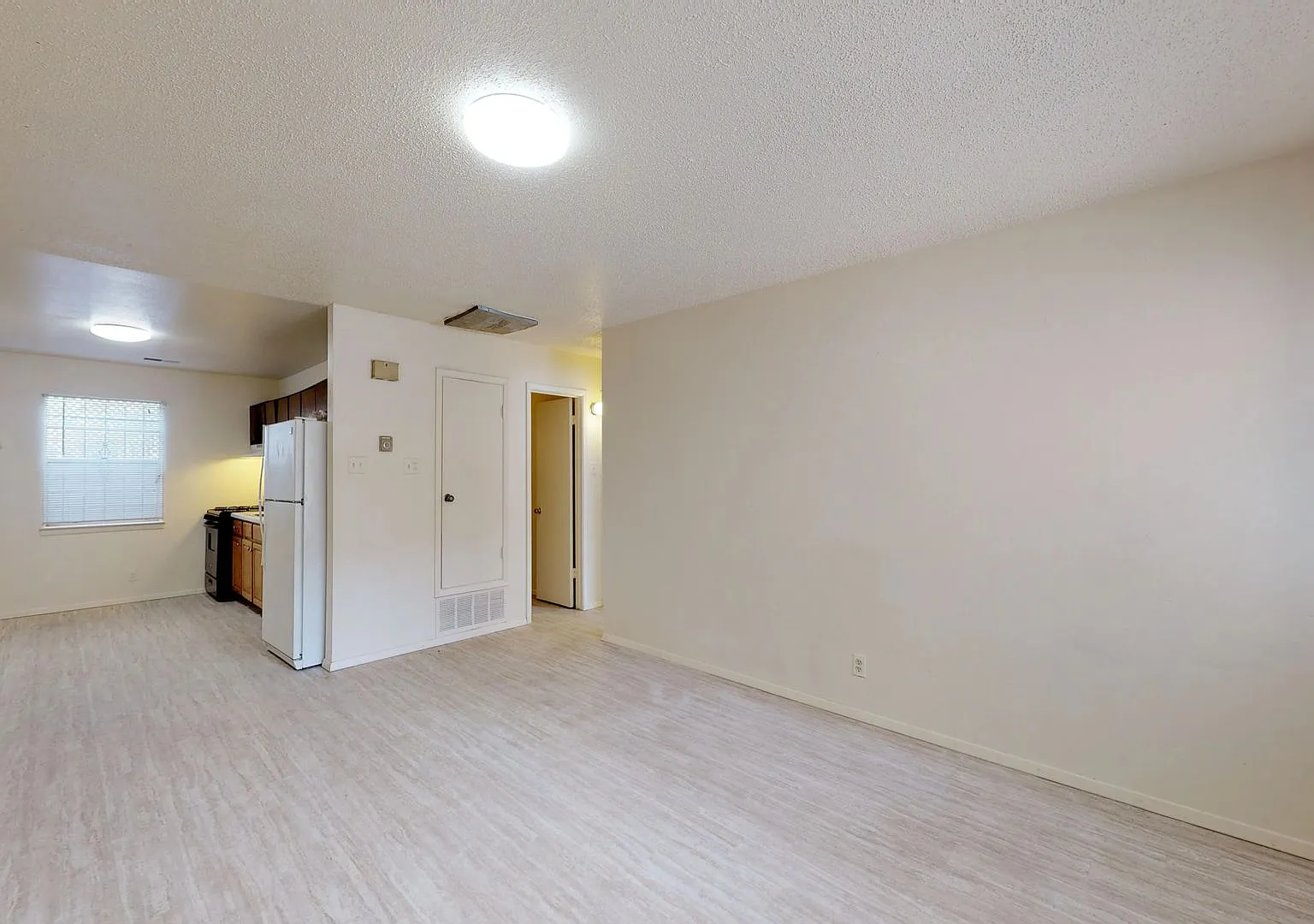 Zodiac Apartments — Photo 2