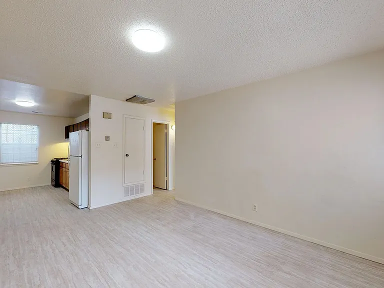 Zodiac Apartments — Photo 2