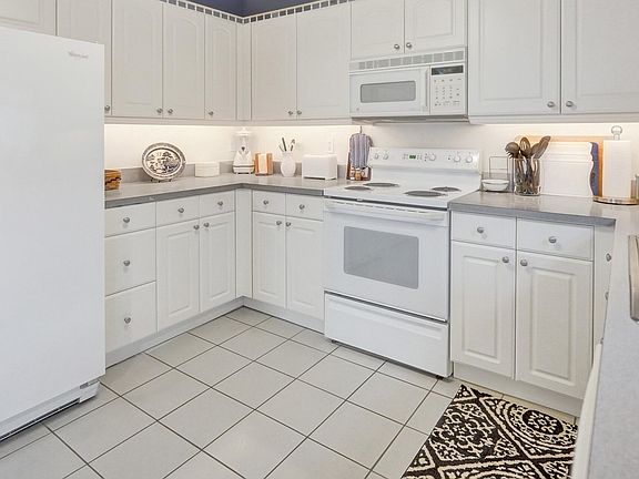 4th image of 8252 White Rock Circle