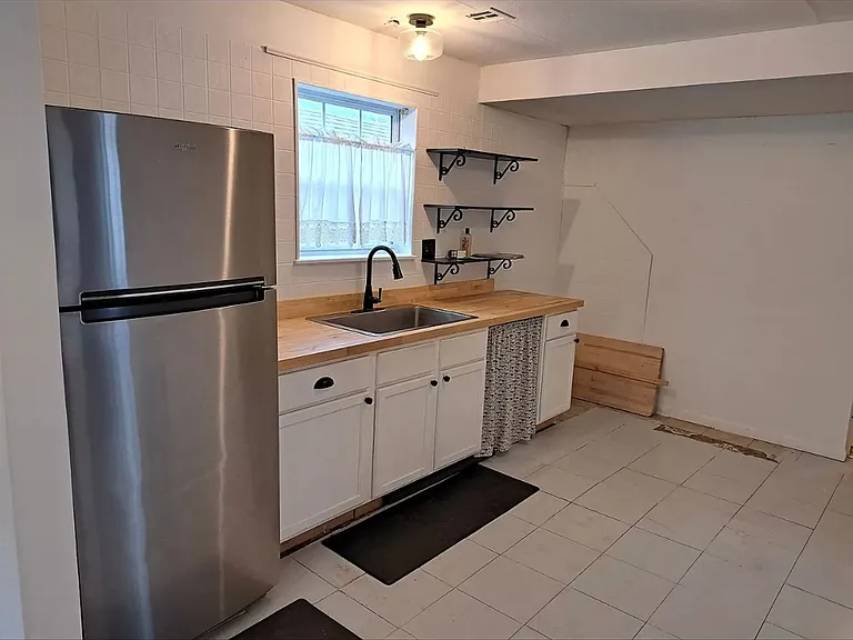 205 N Elm St — Photo 4