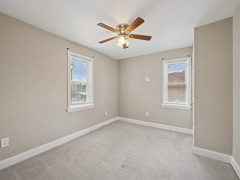 2354 Duncan St — Photo 13