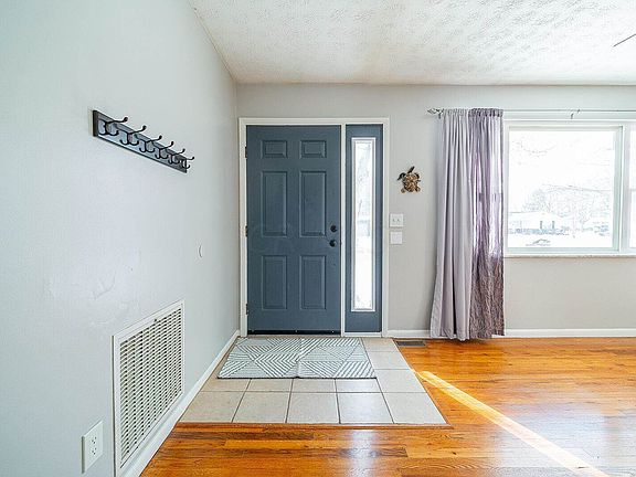 5th image of 2702 Southwest Blvd