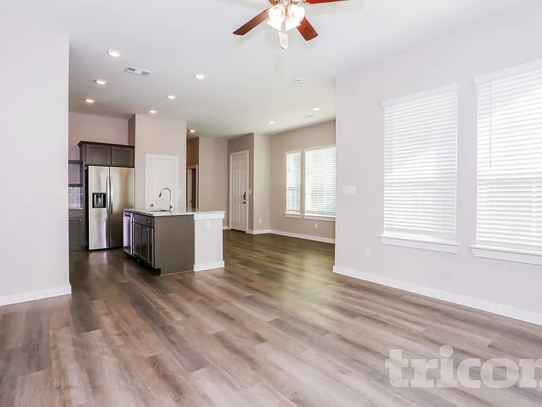 832 Feather Thorn Dr — Photo 3
