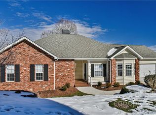 670 High Quarry Rd, Hendersonville, NC 28791