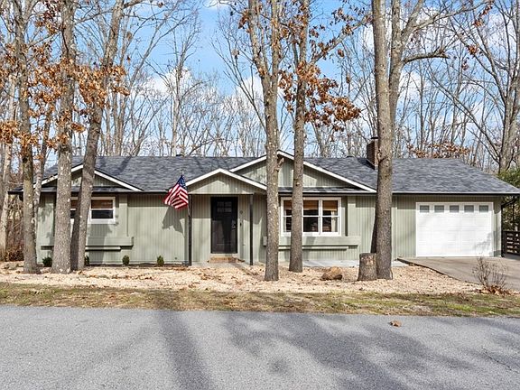 2nd image of 9 Sunderland Dr