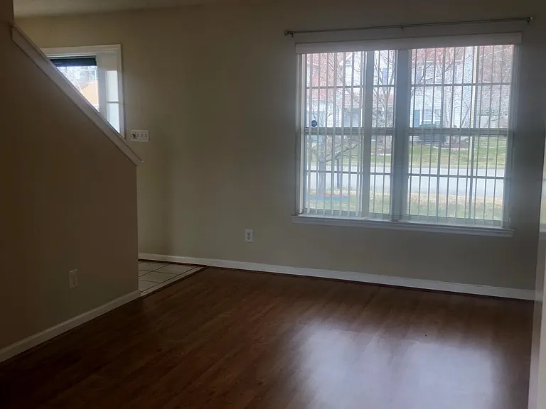 825 Chapin Wood Dr — Photo 8