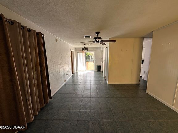 5th image of 550 Cambridge Cir