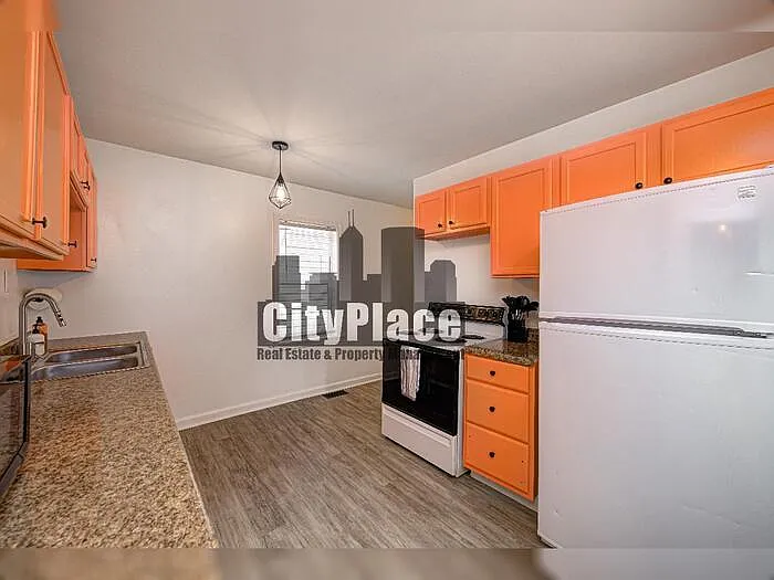 959 Lexington Ave — Photo 24
