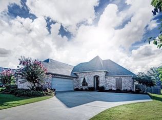102 Trailbridge Dr, Canton, MS 39046