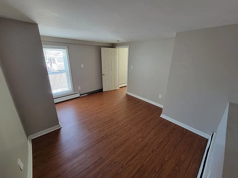 25-27.5 Ferry St — Photo 7